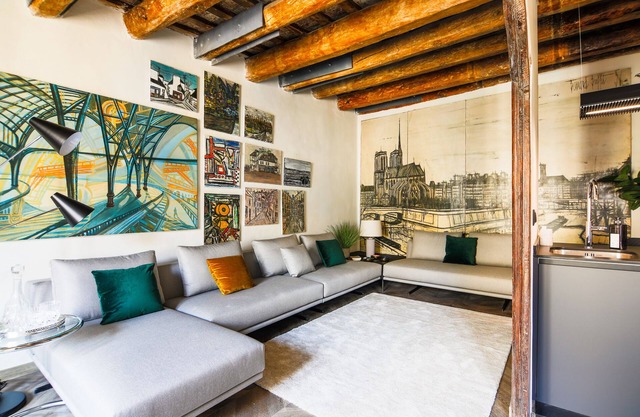 Serviced penthouse duplex with private terrace next to Ramblas!