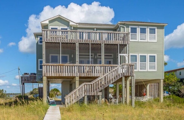 Seven bedroom family home on gulf to bay lot