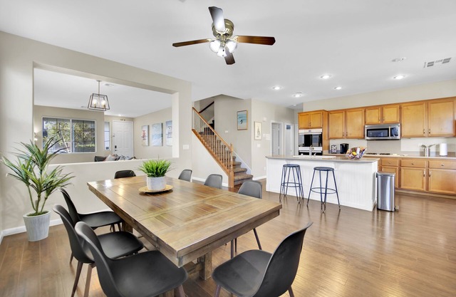 Seven Palms Stylish Home with Pool, Hot Tub,& Movie Room