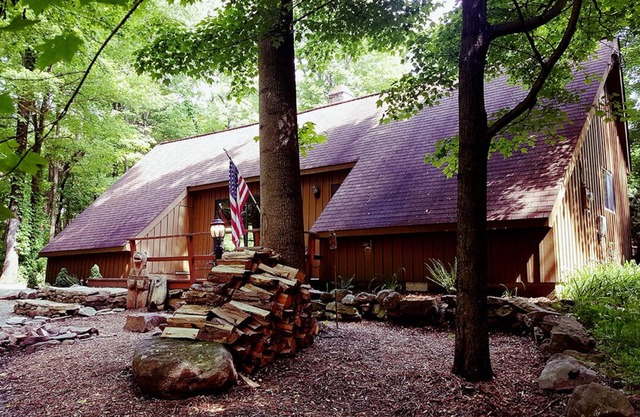 Seven Springs Cabin - Bear Claw Chalet - Authentic, Pet Friendly Log Cabin