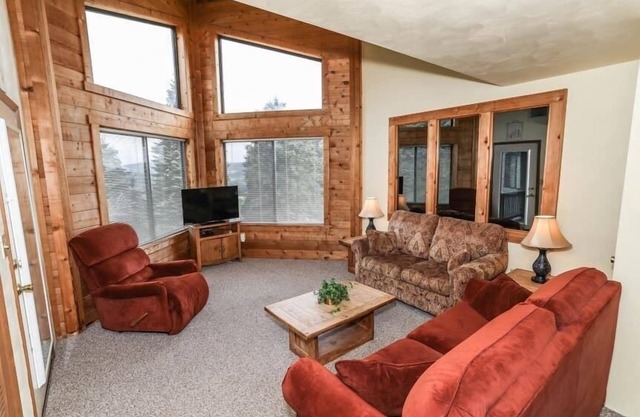 Seven Springs Stoneridge 1 Bedroom Loft Standard Condo, Pet Friendly! by RedAwning