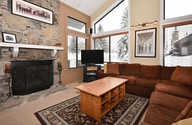 Seven Springs Sunridge 3 Bedroom Premium Condo with Loft and Private Deck by RedAwning
