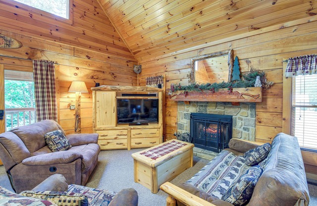 Sevierville Cabin w/Wraparound Deck + Lake Access