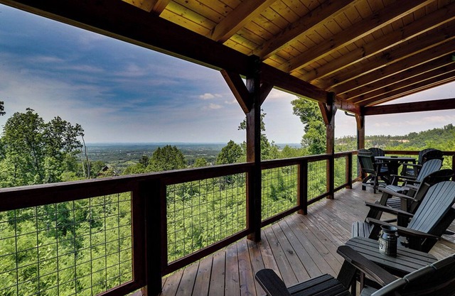 Sevierville - Four Seasons View - 5 Bdrms.