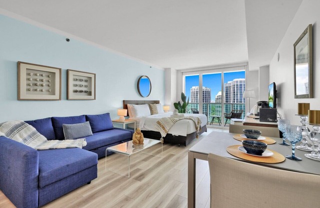SF Beautiful Blue & Gold Studio with Ocean View