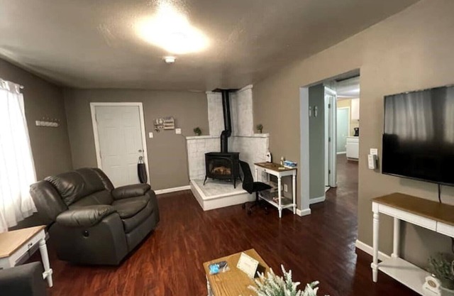 Shabby Chic Style Home - Unit A