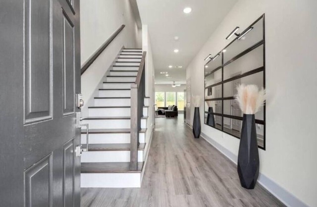 Shades of Grey 3 BR/2.5 BA Near Dwntwn & NRG