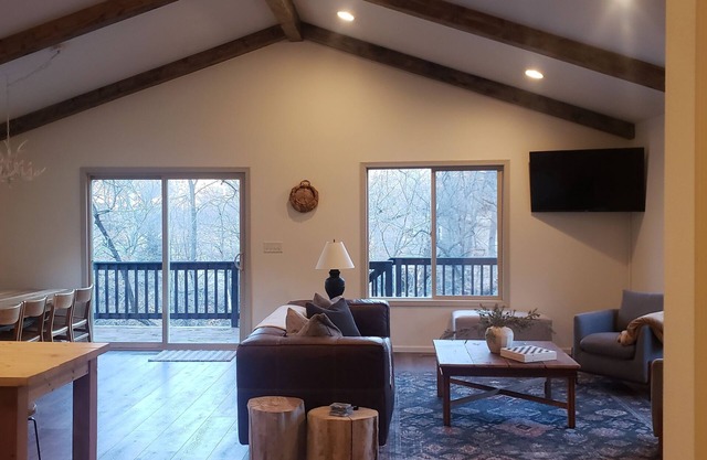 Shady Creek Cabin - Family Friendly Getaway Near Lake