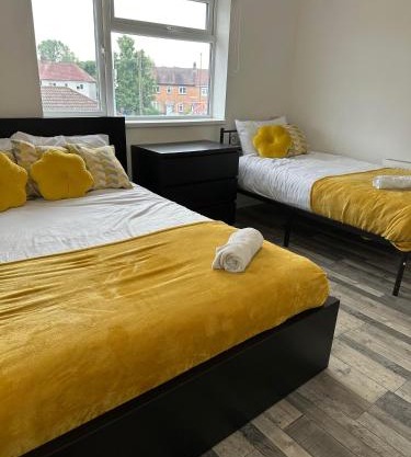 Shakespeare House 8 bedrooms 13 beds stay up to 16 people