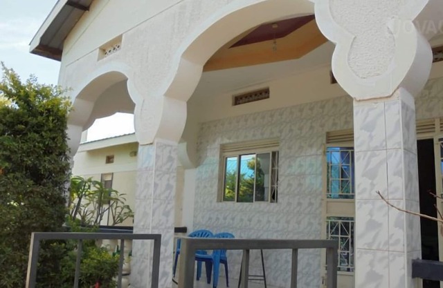 Shalosa Hotel