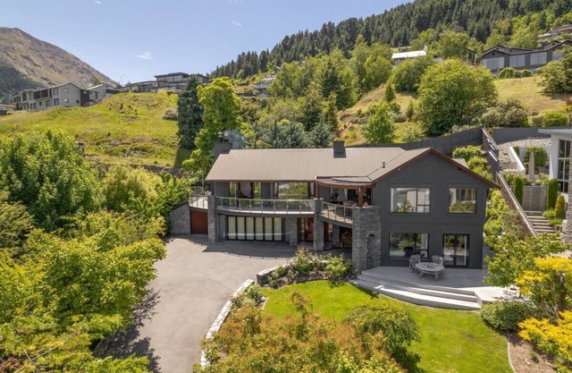 Shambala: Luxury Villa with Queenstown Views