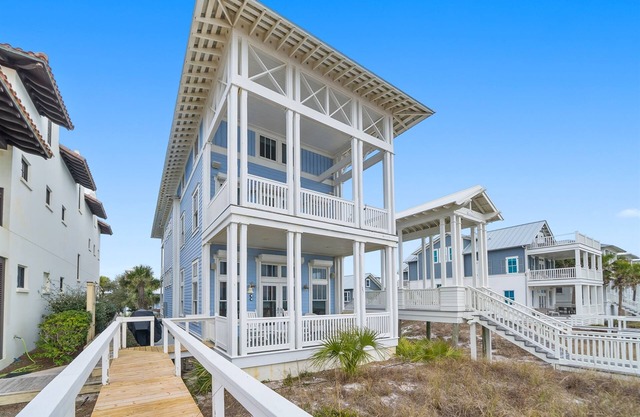 Shangri-La! Incredible Beachfront home with Guest house. 6BR, Pets considered.