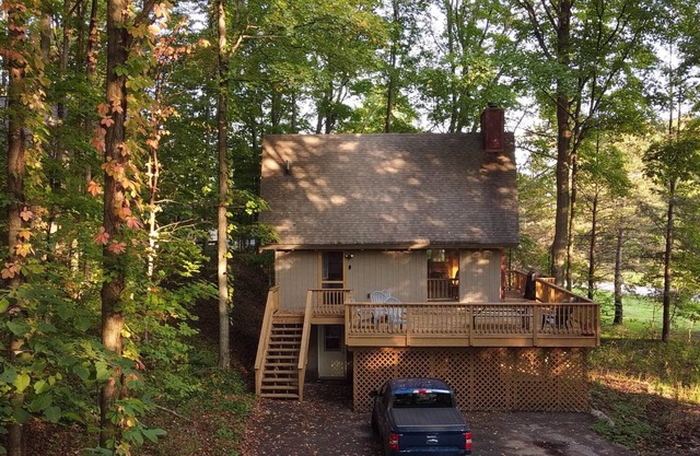 Shanty Creek Chalet! HOT TUB, FIRE PIT, BEACH ACCESS!