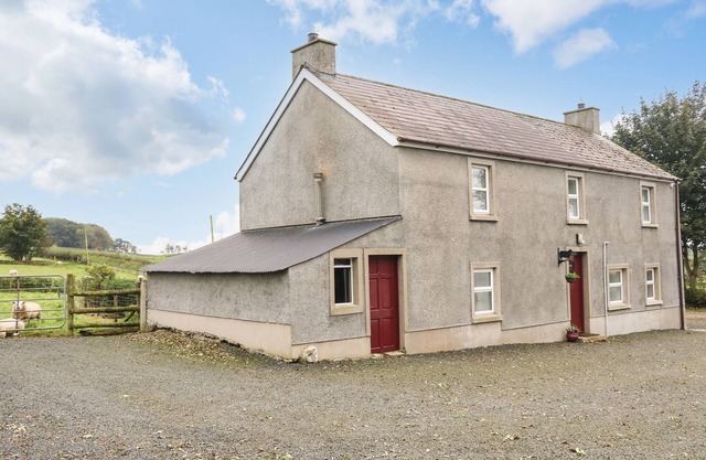 SHAWS HILL FARMHOUSE, family friendly in Kells, County Antrim