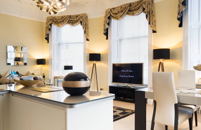 "Sheer Luxe" King Size Deluxe Apartment (Sleeps up to 4)