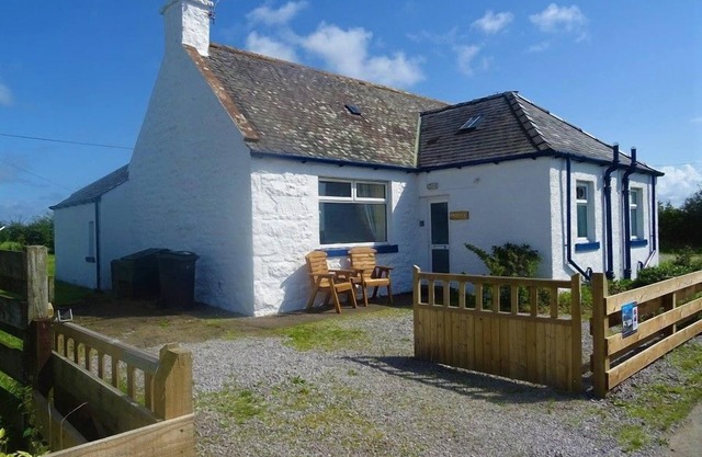 Shelduck Cottage - a cottage that sleeps 4 guests in 2 bedrooms