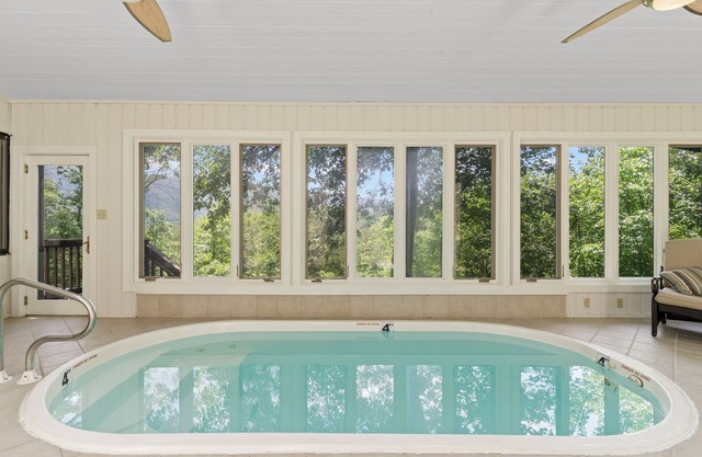 Shenandoah Valley Cabin with Hot Tub, Pool, River Access, and Mountain Viewsn