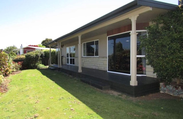 Shepherd House - Large home with Hot Pool and Wi-Fi