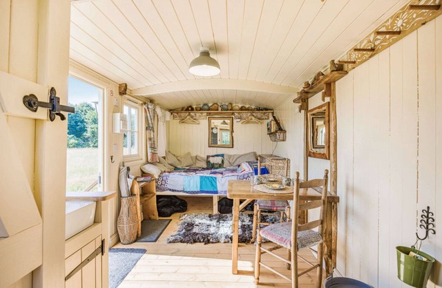 Shepherds Hut in the Cotswolds - Littlestock