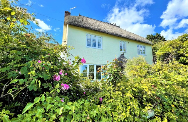 Shepherds Patch Is A Large Thatched Cottage In Thurlestone with a parking space.