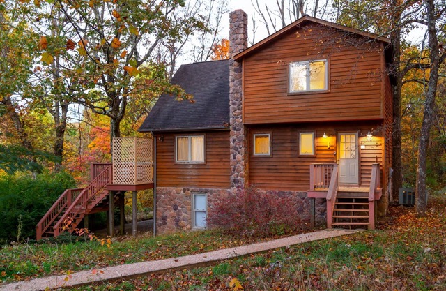 Sherando Cabin-hot tub, kitchen, fireplace