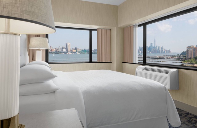 Sheraton Lincoln Harbor Hotel