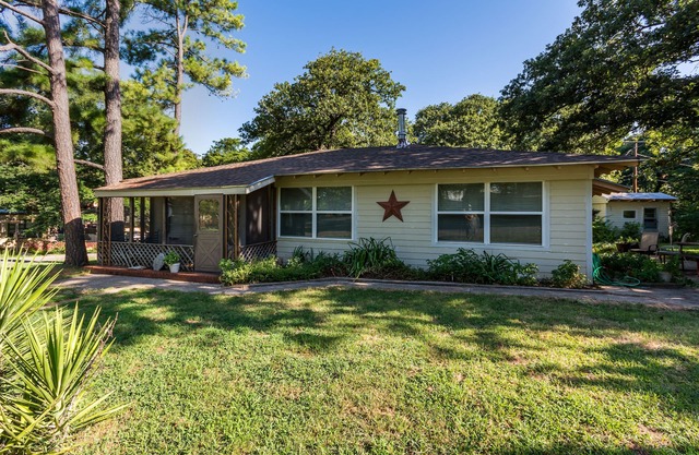 Sherwood Pines Inn -Spacious 2-bedroom at Texoma sleeps up to 8!