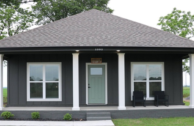 Shipping, Steel Bend Guest Houses: Shipping