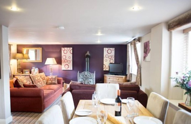 Shippon Cottage - sleeps 6 guests in 3 bedrooms