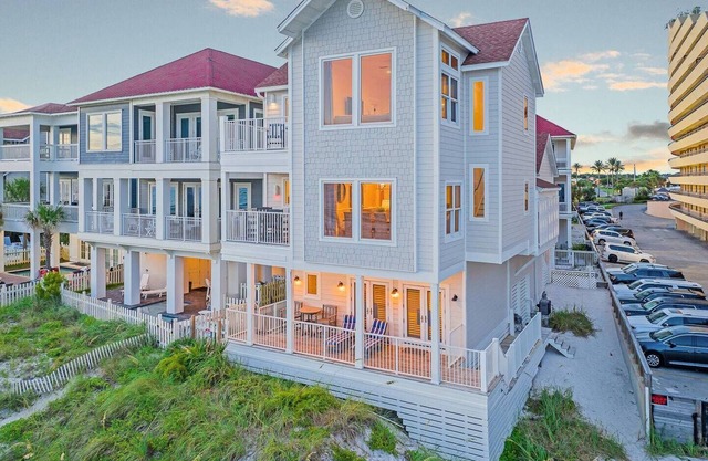 Shipwatch Shores: Private Beachfront w.pool + more