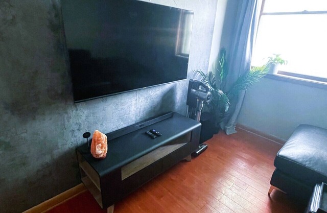 Shiraz Suite – Bold, Stylish Stay Near Downtown Calgary