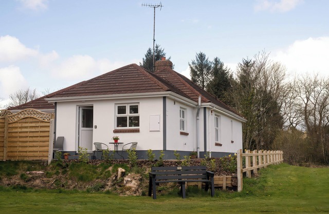 SHIRLEY'S HOUSE, pet friendly, with open fire in Omagh