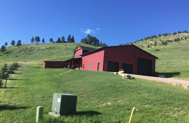 Shome Barnominium 3700 sq Full RV hookup 7 beds