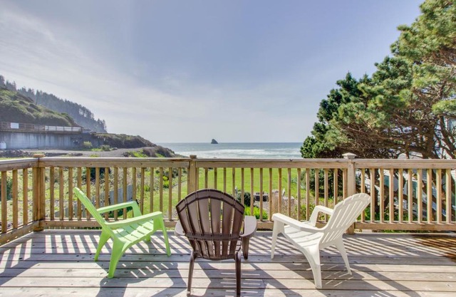 Shoreline Cottage Oceanfront Vacation Rental