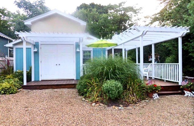Shorewinds beachhouse Garden Gate opens directly to beachpath No roads to cross!