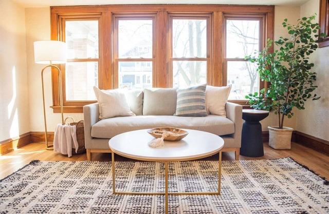Shorewood's Sunny Craftsman - 2-Bedroom Gem in Amazing Shorewood!