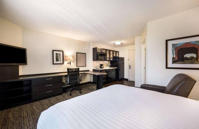 Short Drive from Cernan Earth & Space Center! Kitchen, Free Airport Shuttle!