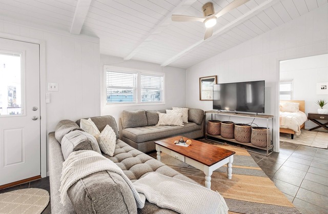 Short walk to Pirates Beach/Cozy/Pet Friendly