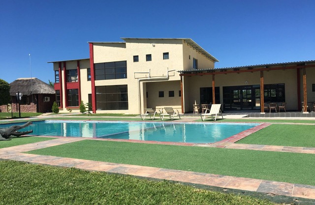 Shumba Lodge