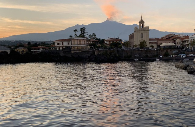 Sicilian relaxation just steps from the sea between Catania, Etna and Taormina.