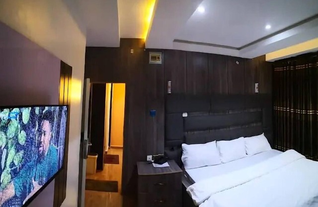 Side View Hotel