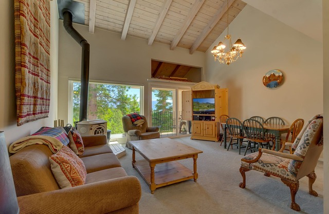 Sierra Bella: 3 BR, 2 BA Townhouse in Carnelian Bay, Sleeps 8