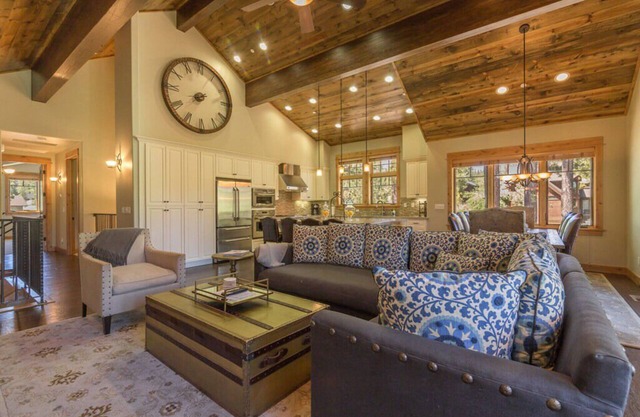Sierra Sanctuary, 4 BDRM in Gated Community, Golf & Club Amenities!