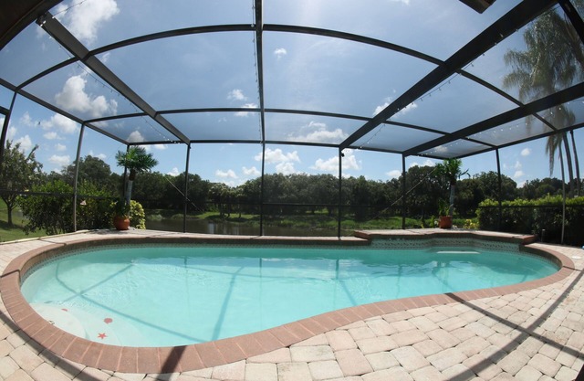 Siesta Key Serenity: Home with Heated Pool, Pond View Oasis in Heart of Sarasota
