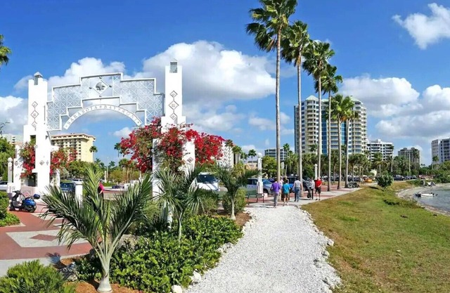 Siesta Studio is central to our white sand beaches, downtown, art & cultural.