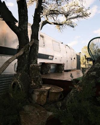 Silver Bullet Airstream, El Mistico Glamping Ranch
