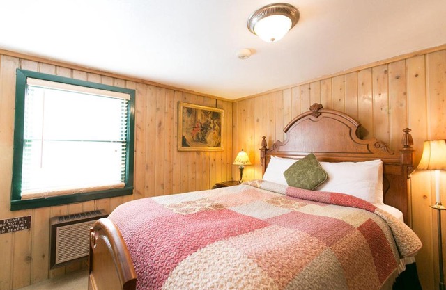 Silver Fork Lodge & Restaurant