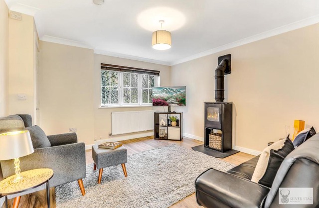 Silver Stag Properties, 3 BR w Parking and Garden