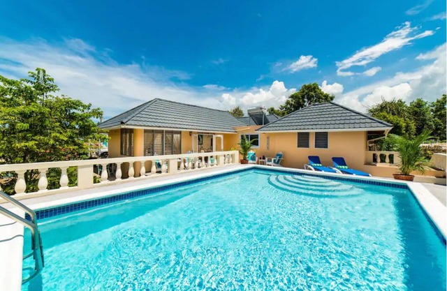Silversands Trelawny, SUNSET 1 - Your Villa by the sea