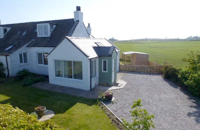 SIMMER DIM, family friendly, with open fire in Southerness
